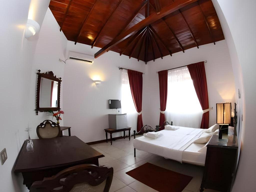 The Mgs Hotel Elpitiya  Buitenkant foto